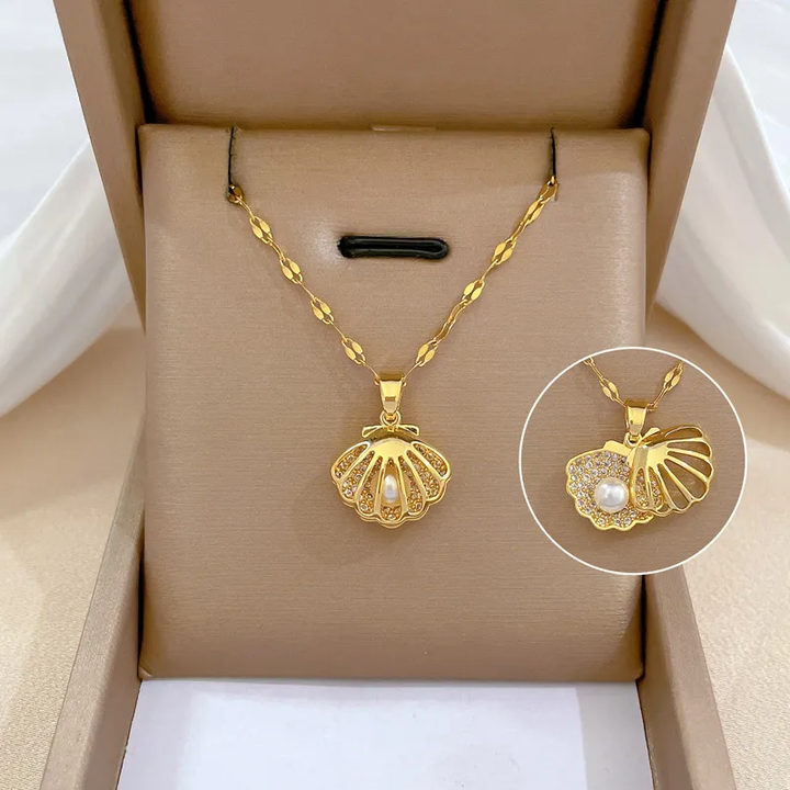 Elegant women's shell pearl necklace, gold plated, with a timeless design and oceanic charm, featuring a lobster clasp.