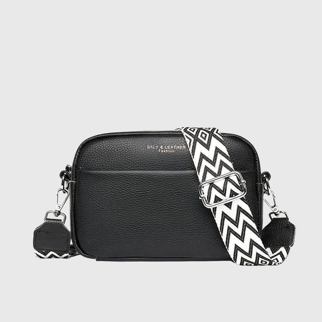 Elegant women's shoulder bag in classic black, perfect for everyday use. Versatile fashion accessory for ladies.