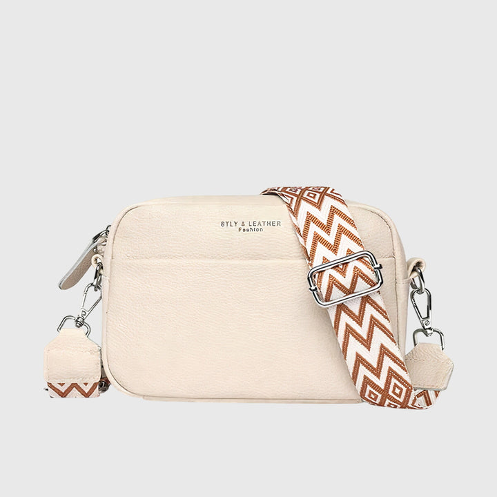 Versatile women's shoulder bag, an elegant everyday handbag for a chic style. Practical and fashionable accessory.