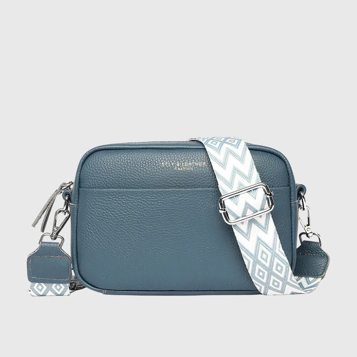 Stylish women's everyday shoulder bag, a sophisticated purse for work or leisure. Elegant and practical ladies bag.