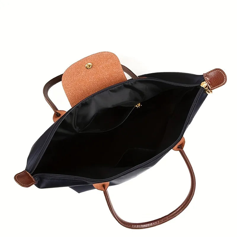 Stylish women's shoulder bag, a luxury purse perfect for everyday use. Versatile & organized fashion accessory.