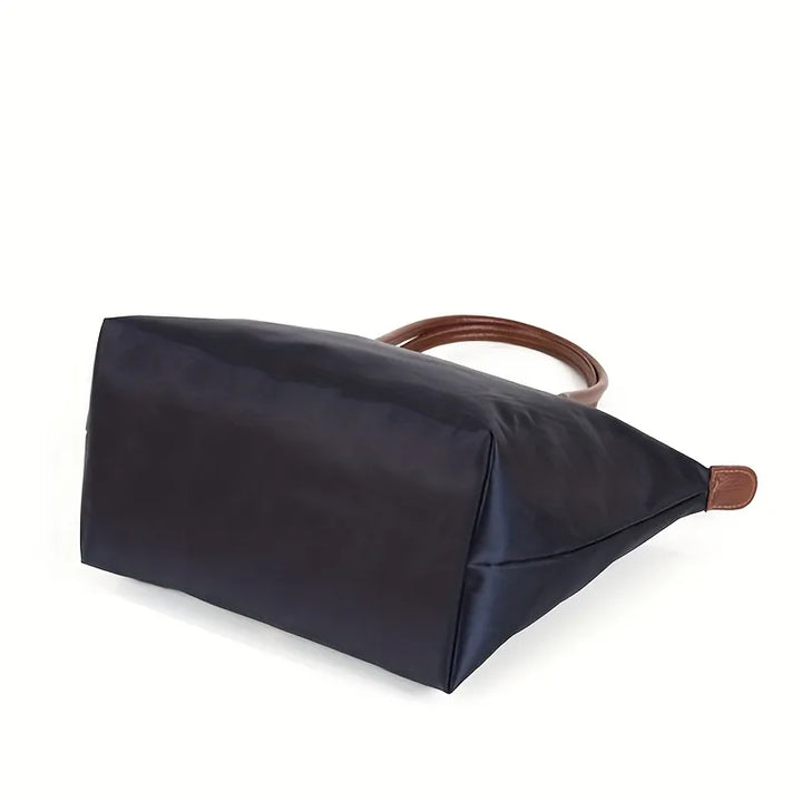 Versatile elegant women's handbag, a luxurious everyday shoulder bag. Spacious & stylish fashion accessory.