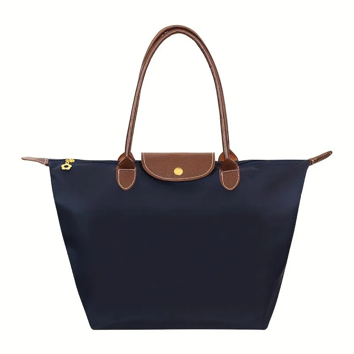 Elegant women's luxury shoulder purse, a versatile everyday handbag for stylish fashion. Organized design.