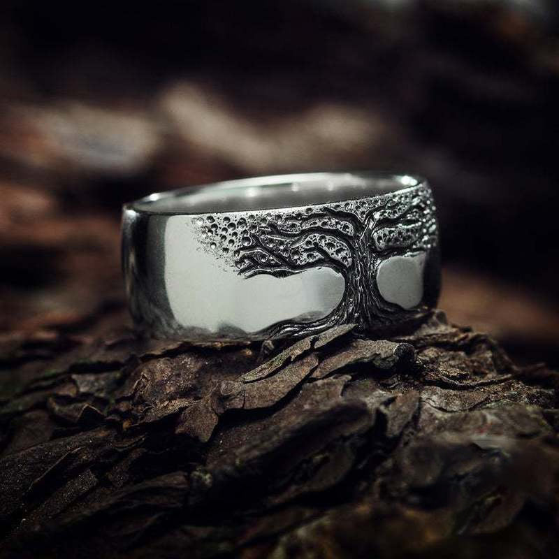Stunning women's Tree of Life ring in silver & gold. Elegant nature-inspired jewelry, a perfect fashion accessory.