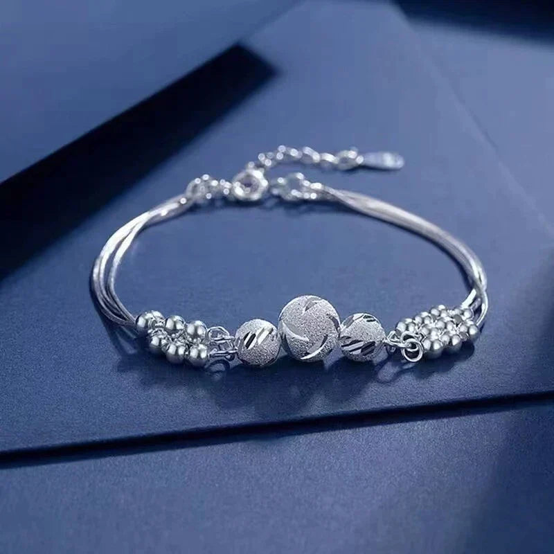 Women's sterling silver pearl bracelet, a versatile and elegant accessory with natural pearls. Perfect for daily wear.