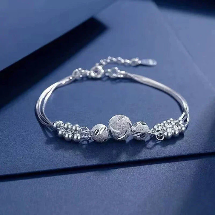 Women's sterling silver pearl bracelet, a versatile and elegant accessory with natural pearls. Perfect for daily wear.