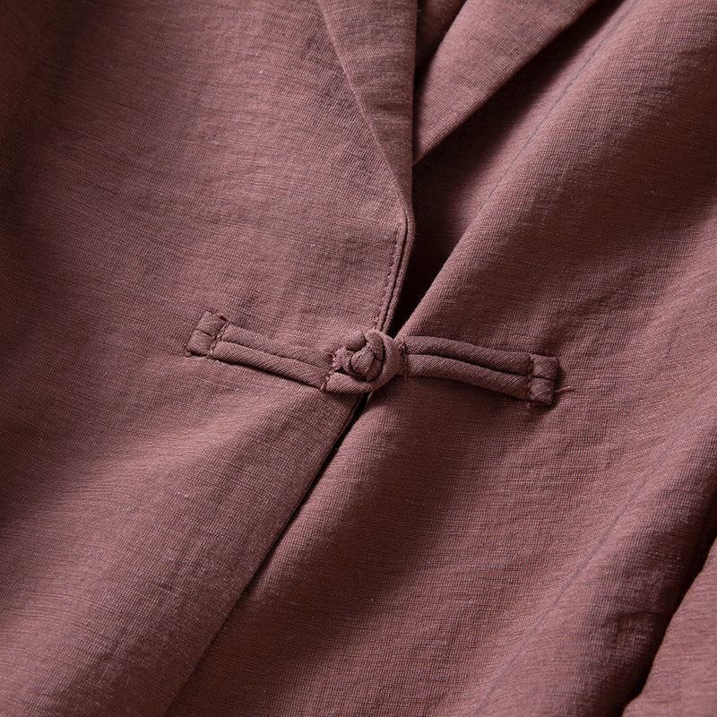 Versatile women's single-button blazer for elegant workwear, smart casual, and fall fashion.