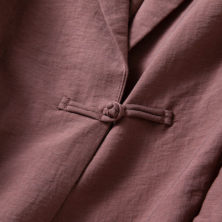 Versatile women's single-button blazer for elegant workwear, smart casual, and fall fashion.