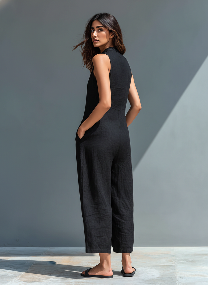 Versatile women's sleeveless jumpsuit, ideal for casual chic spring & summer outfits. Comfortable one-piece style.