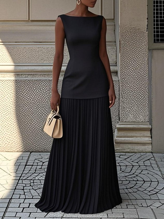 Flowy women's sleeveless maxi dress with elegant pleats. A chic formal gown for evening wear.
