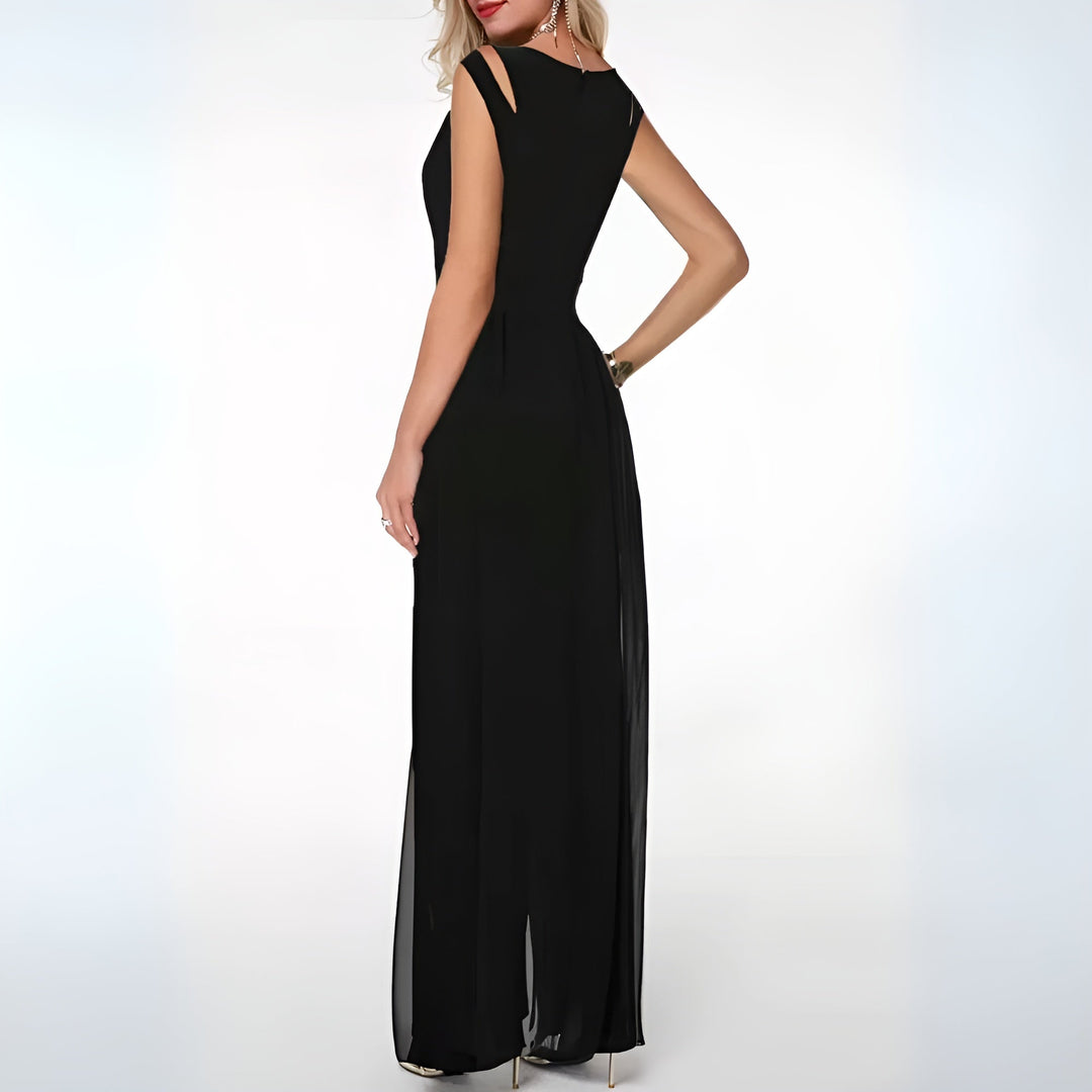 Elegant women's sleeveless wide-leg jumpsuit, perfect for sophisticated occasions. Chic and comfortable fashion.