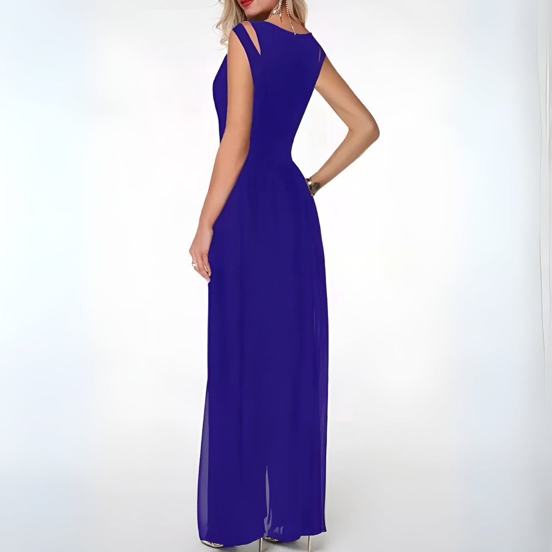 Chic women's wide-leg jumpsuit, sleeveless for versatility. Sophisticated fashion, ideal for evening wear.