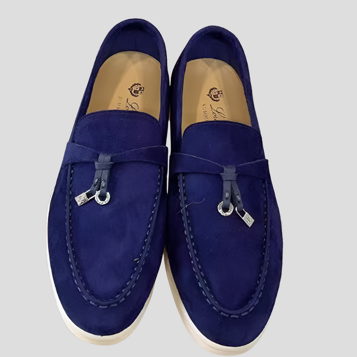Versatile women's tassel loafers, ideal for office or casual wear. Easy slip-on style provides elegant comfort.