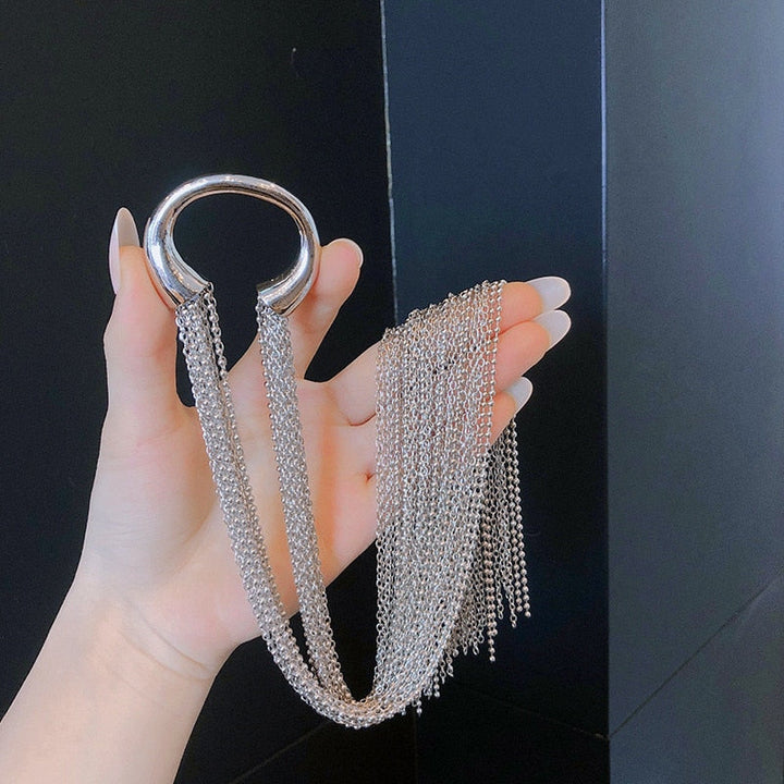 Elevate your style with this sparkling metal tassel hair clip. An elegant and chic women's hair accessory for fashionable looks.