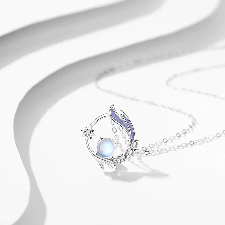 Elegant women's sterling silver necklace featuring a captivating moonstone gemstone pendant. Perfect for any occasion.
