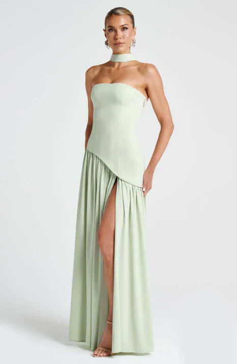 Women's elegant strapless evening gown. Flowing maxi formal dress, perfect for galas, weddings, and special events.