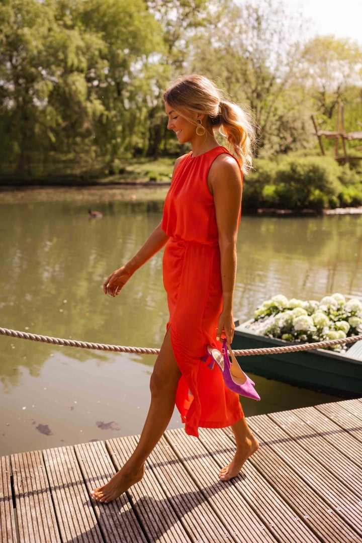 Stylish flowing midi dress for women, ideal as a comfortable summer casual dress or elegant special occasion wear.