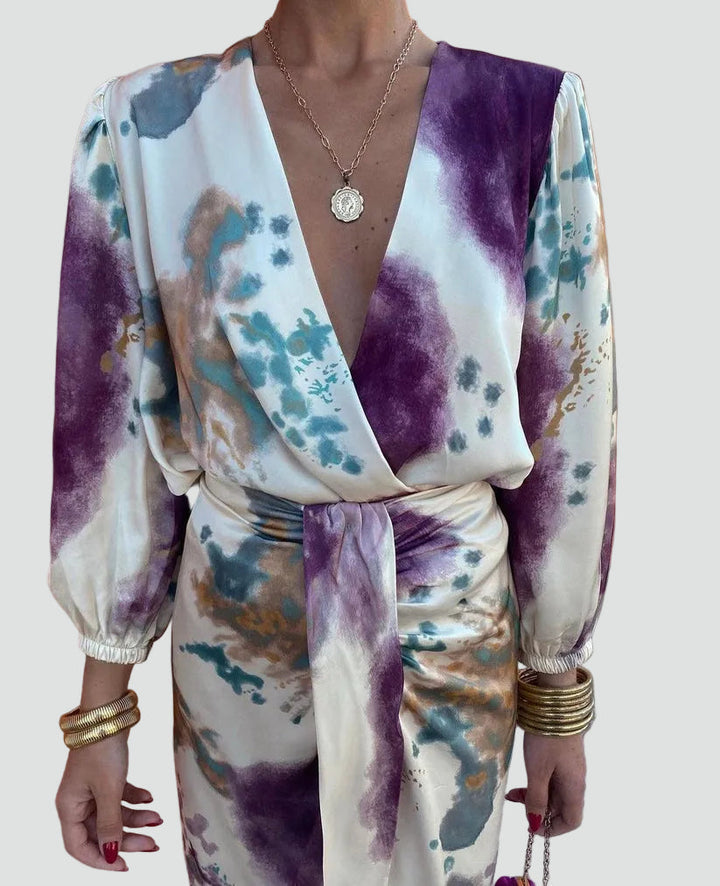 Chic women's tie-dye V-neck wrap midi dress with comfortable 3/4 sleeves. An elegant party or fall dress.