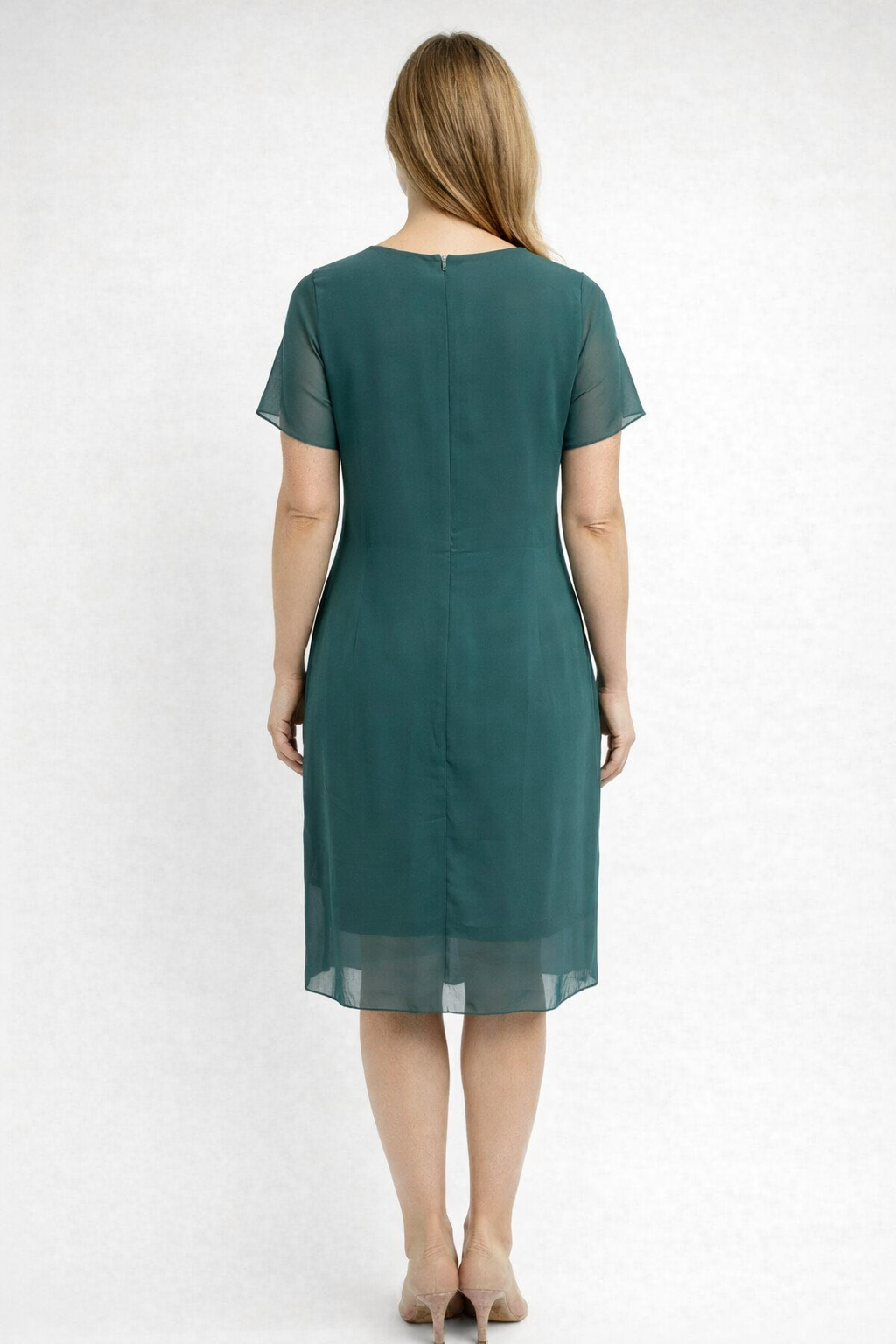 Stylish women's tiered midi dress, ideal party dress or occasion wear. Versatile and chic fashion.