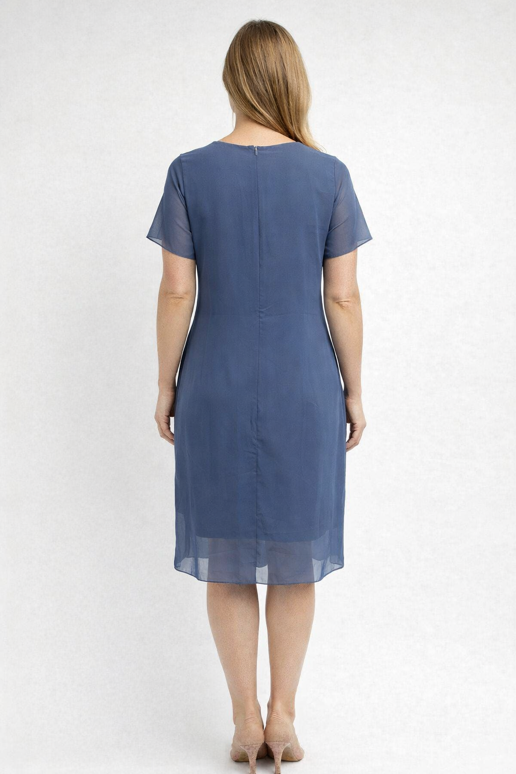 Versatile women's elegant tiered midi dress, comfortable for day or evening wear. Sophisticated fashion.