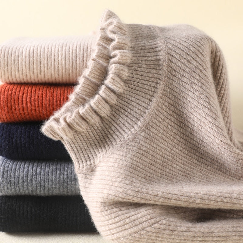 Warm & stylish women's turtleneck sweater. Cozy long-sleeve knit jumper, perfect for winter elegance.