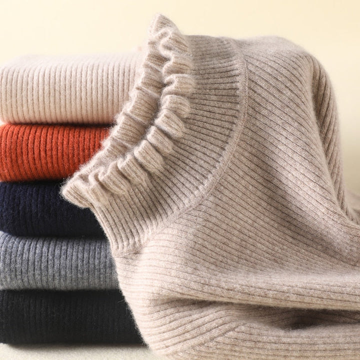Warm & stylish women's turtleneck sweater. Cozy long-sleeve knit jumper, perfect for winter elegance.
