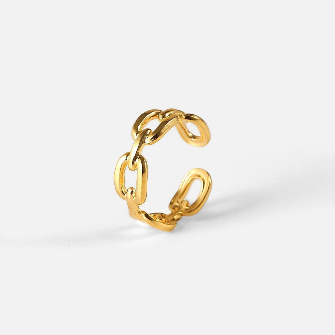 Modern women's twisted link open ring, an adjustable and versatile piece of fashion jewelry.