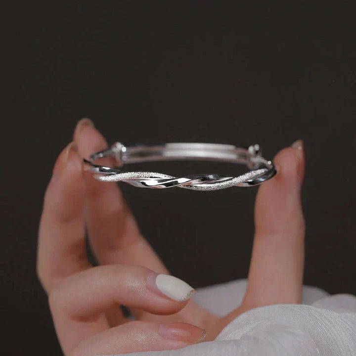 Versatile women's silver twisted bracelet, an elegant fashion accessory suitable for everyday wear.