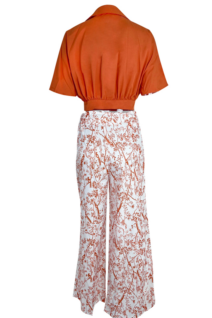 Chic women's crop top & high-waisted flowing floral maxi skirt. Ideal for summer parties or vacation.