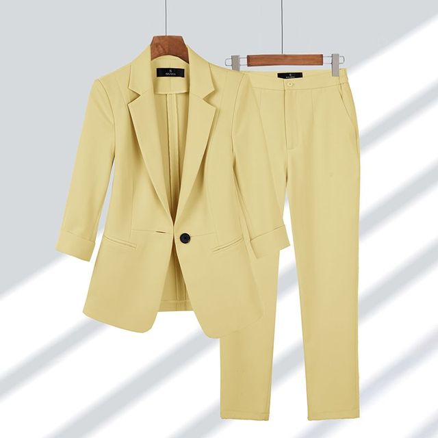 Stylish women's two-piece suit with a sophisticated blazer and versatile trousers for elegant professional wear.