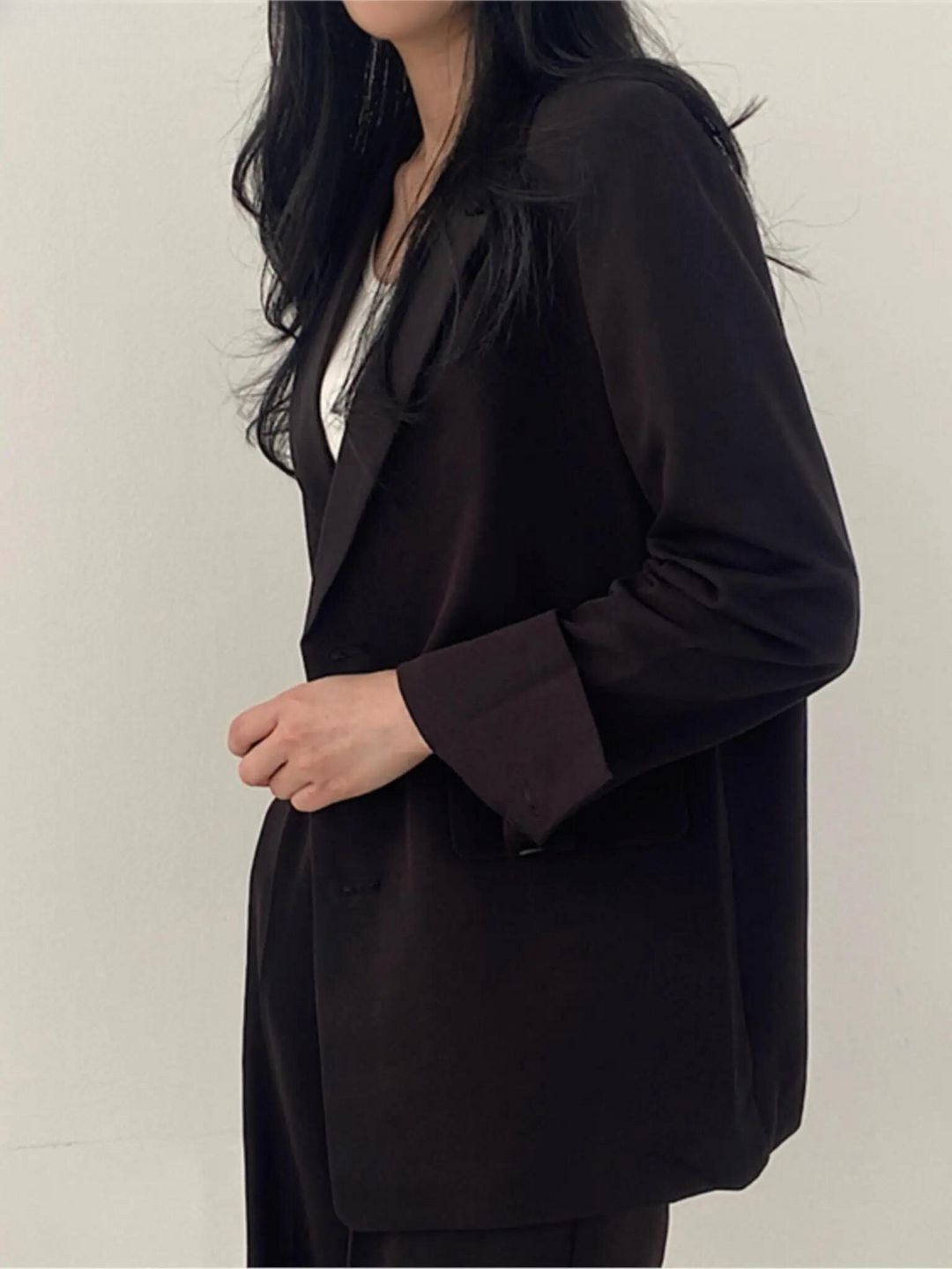 Women's professional suit set. Stylish jacket & trousers, perfect for office, business, and formal wear.