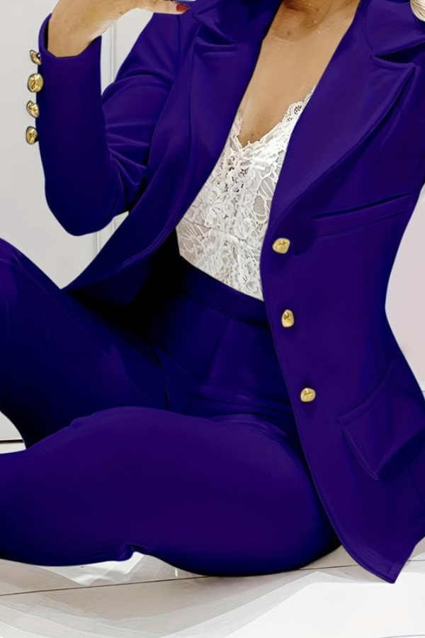 Stylish women's coordinated suit set: a chic blazer & matching trousers for versatile fashion.