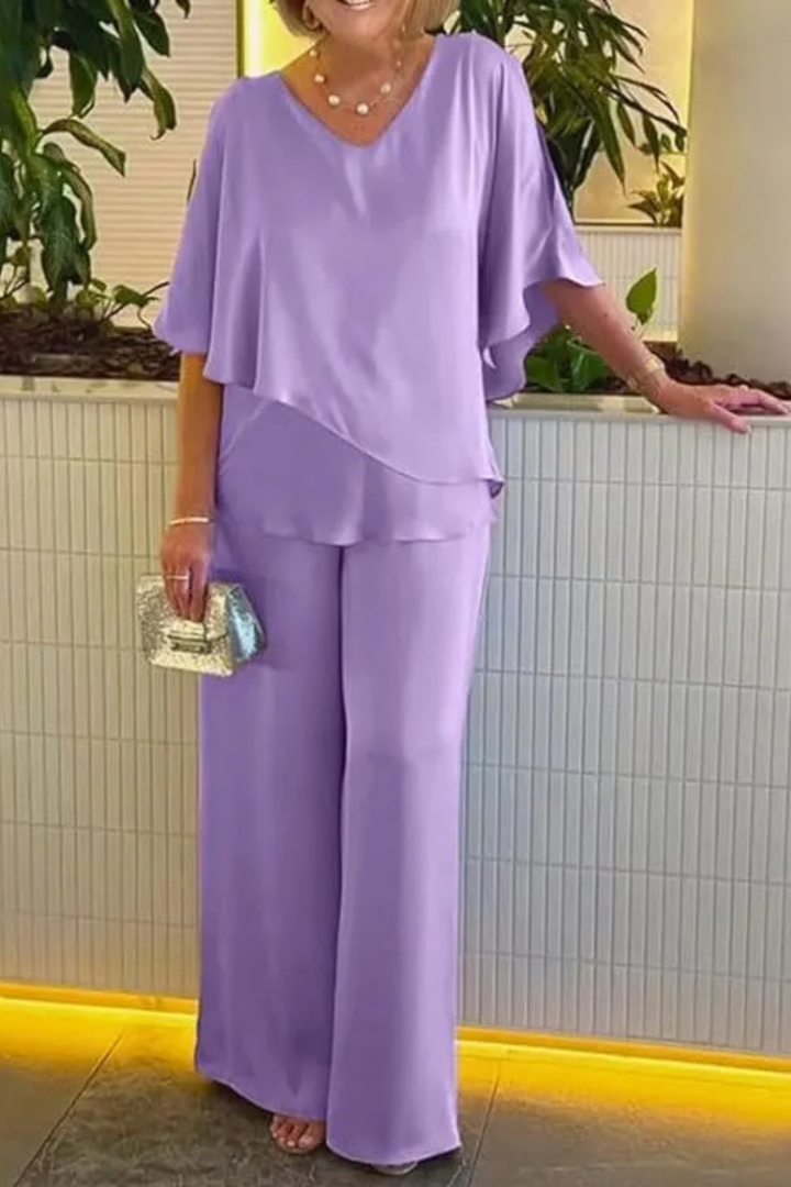 Comfortable women's two-piece set: elegant V-neck batwing top & flowy wide leg pants.