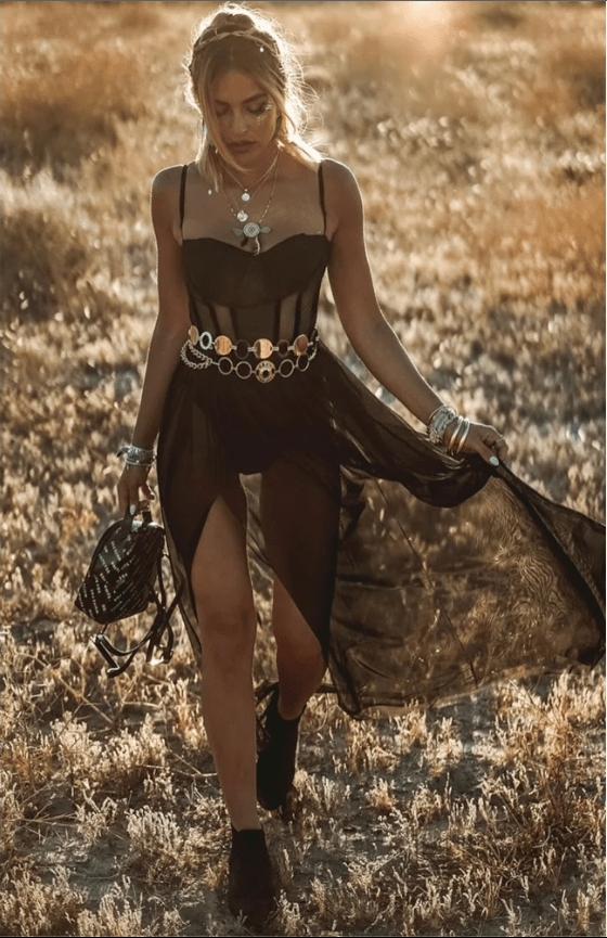 Versatile women's summer dress with elegant charm. Vintage festival style, sleeveless and seductive for any occasion.