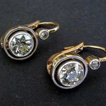 Elegant women's vintage gold earrings with inlaid zirconia, perfect for special occasions or daily wear.