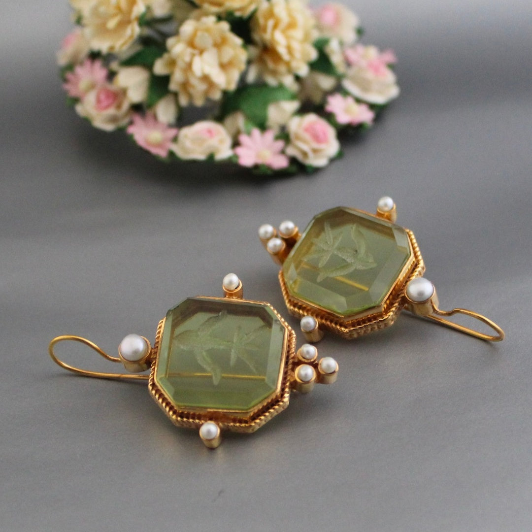 Handcrafted women's vintage green pearl earrings. Elegant drop design, ideal for women's jewelry and special events.