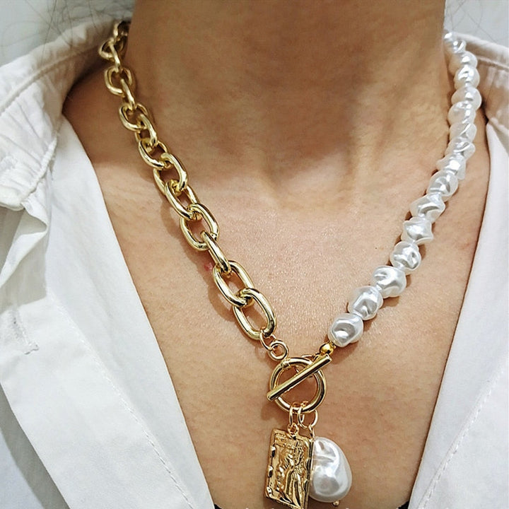 Elegant women's vintage pearl choker necklace, a classic and timeless jewelry accessory for fashion.
