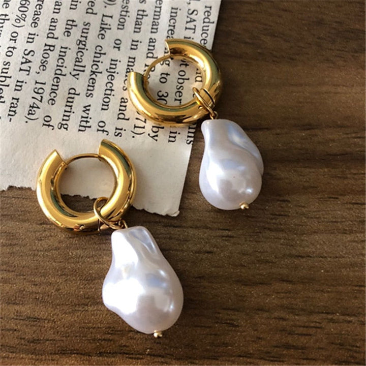 Classic women's vintage pearl drop earrings, exuding timeless elegance and retro chic jewelry style.