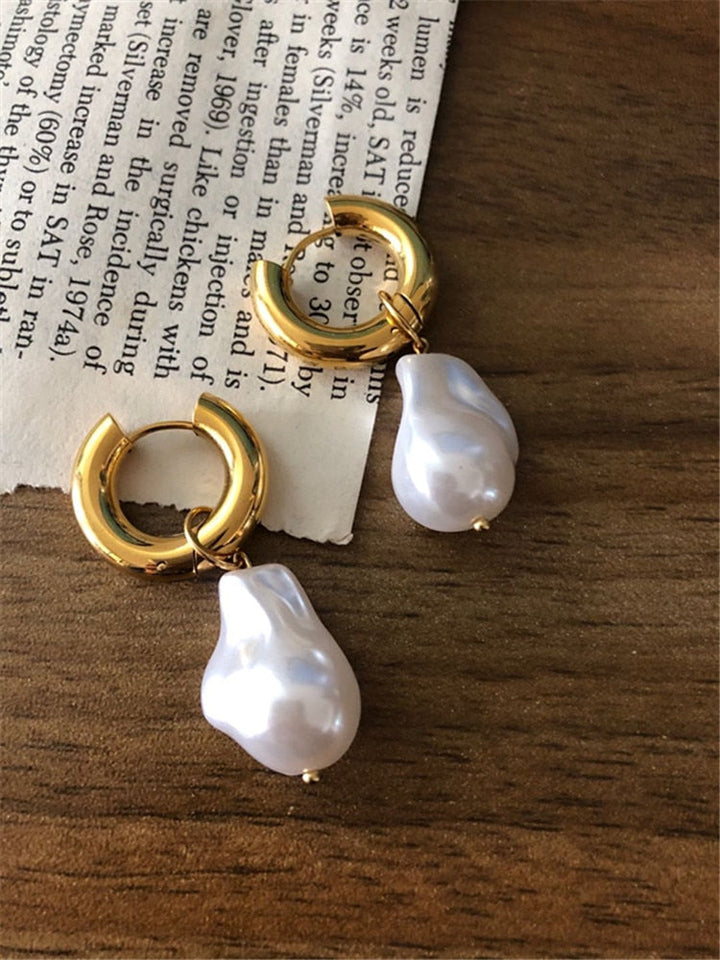 Delicate platinum vintage pearl drop earrings for women, showcasing elegant retro chic jewelry artistry.