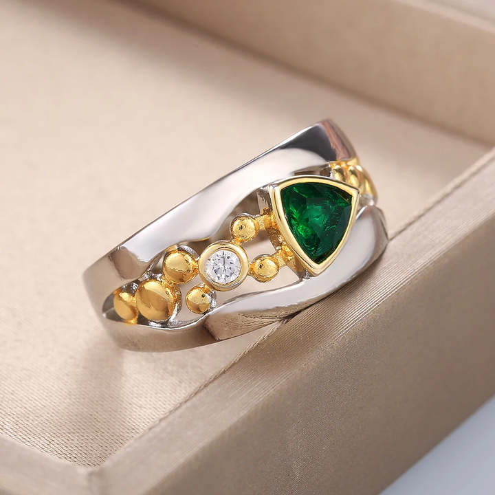 Striking Aurora vintage ring featuring a radiant green crystal in a chic gold setting. Perfect statement jewelry gift.