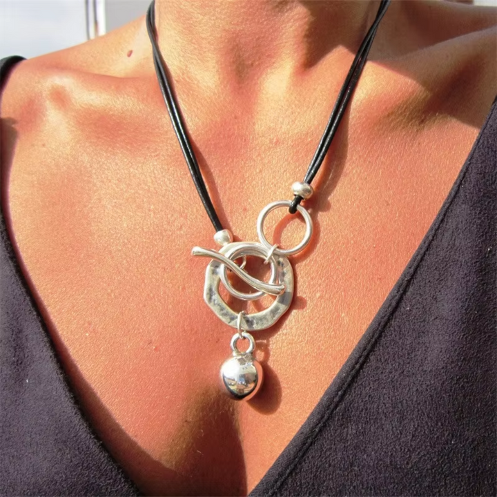 Elegant women's vintage sterling silver chain necklace, Eloise. Timeless design, delicate and classic jewelry accessory.