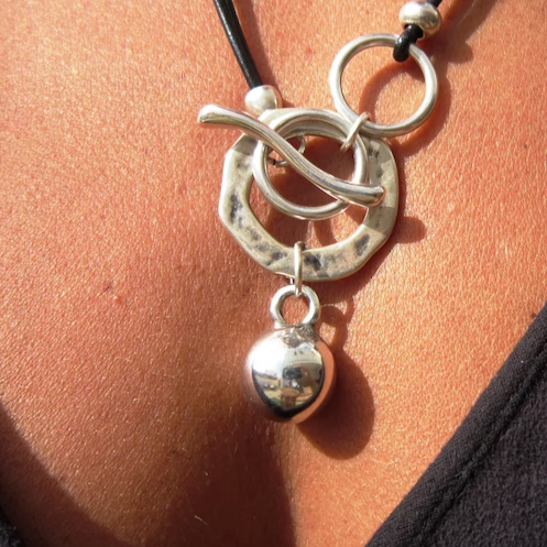 Delicate women's vintage silver chain necklace. Hypoallergenic sterling silver, an elegant and timeless jewelry piece.