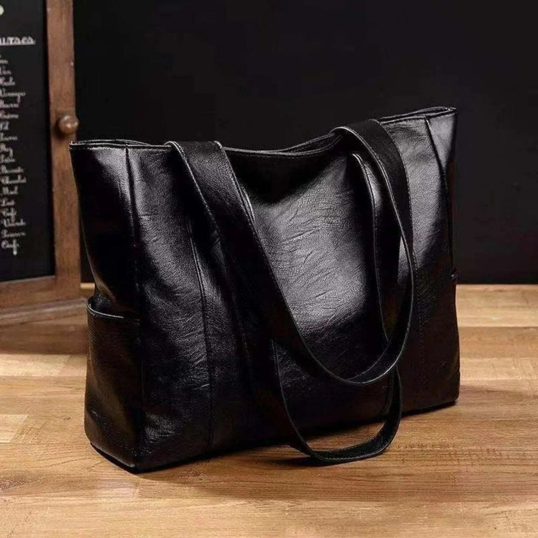 Classic brown vintage shoulder bag for women, timeless design, ideal for versatile everyday use.