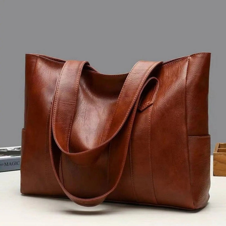 Women's elegant vintage shoulder bag, sophisticated design with a timeless appeal, a perfect accessory.