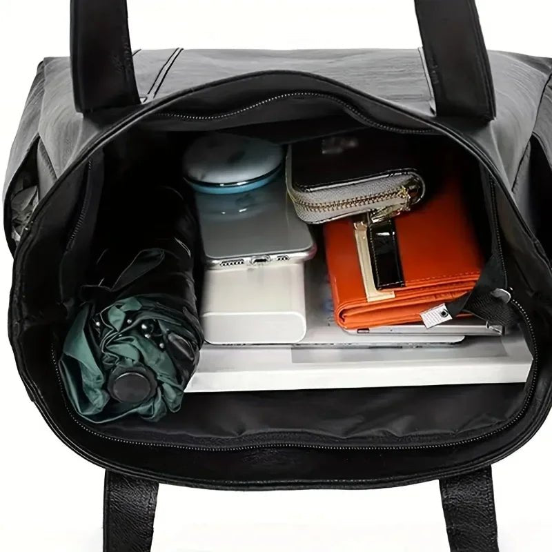 Versatile women's vintage shoulder bag, spacious for daily essentials & elegant classic fashion.