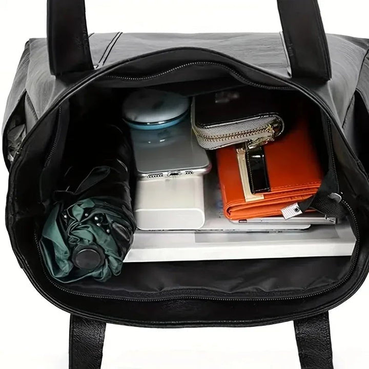 Versatile women's vintage shoulder bag, spacious for daily essentials & elegant classic fashion.