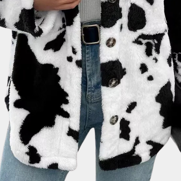 Elegant women's warm winter coat, a stylish long jacket for ultimate comfort in cold weather fashion.
