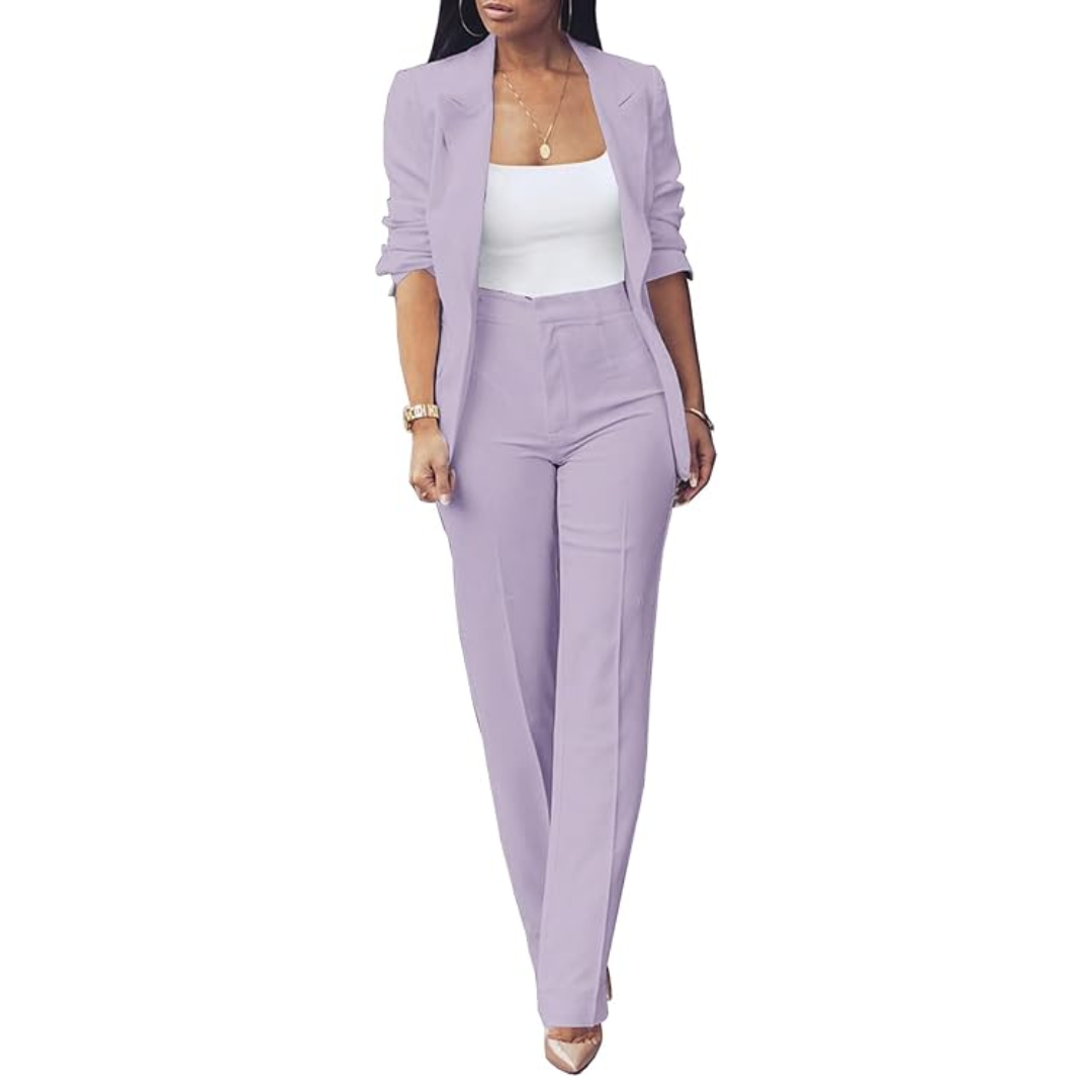 Detail of the button closure on the elegant women's blazer, part of the trendy Quina suit set