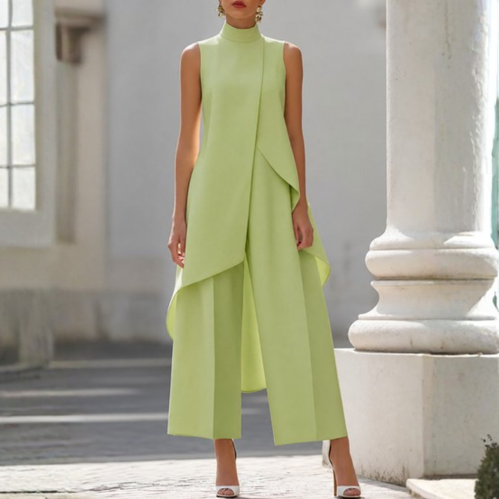 Sophisticated women's wide-leg jumpsuit, drop waist, creating an elegant and modern silhouette. Ideal for events.