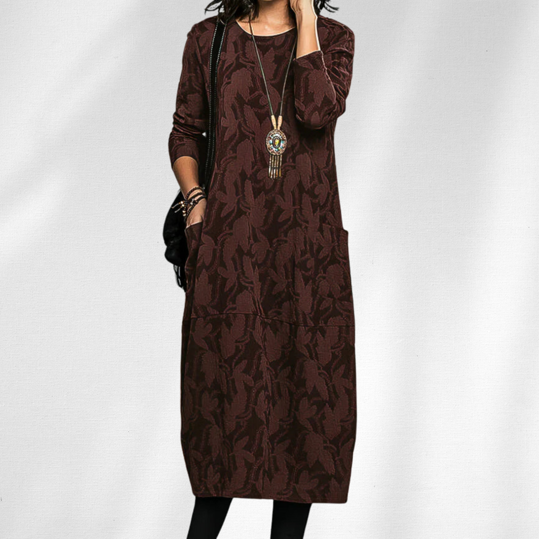 Stylish casual women's winter dress featuring a warm crewneck and long sleeves, ideal for cozy autumn outfits.